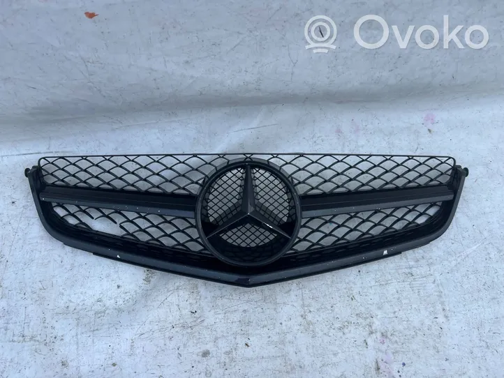 Mercedes-Benz C AMG W204 Etusäleikkö A2048802483