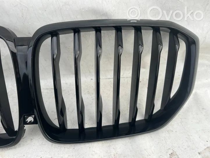 BMW X5 G05 Grotelės priekinės 7454887