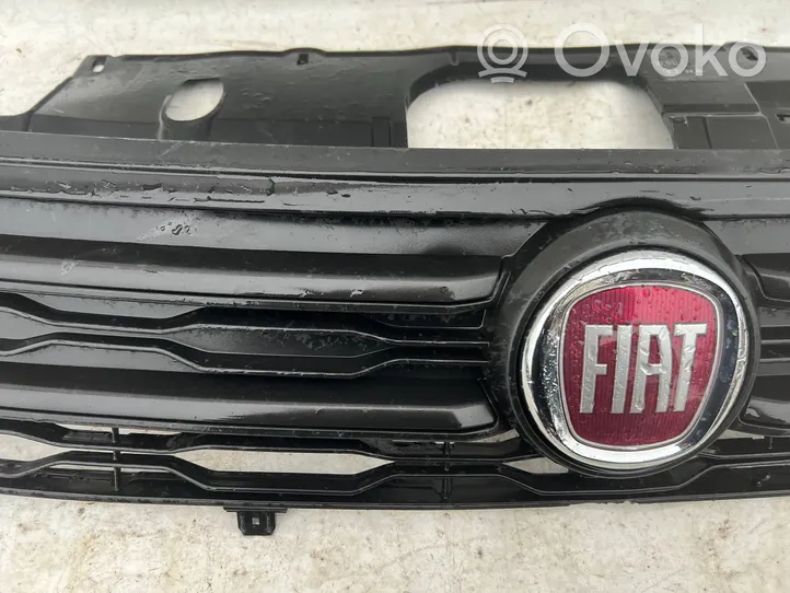 Fiat Talento Griglia superiore del radiatore paraurti anteriore 623106388R