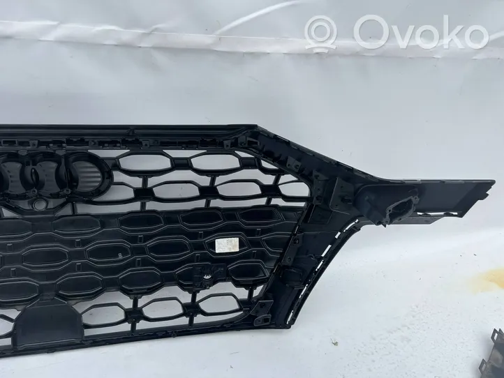 Audi RS3 8Y Rejilla superior del radiador del parachoques delantero 8Y0807725