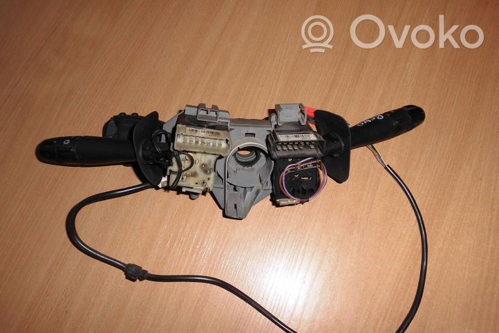 Renault Scenic RX Interruptor/palanca de limpiador de luz de giro V7700428202