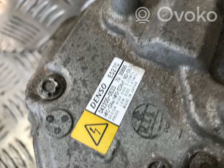 Toyota RAV 4 (XA40) Kompresor / Sprężarka klimatyzacji A/C 0422000533