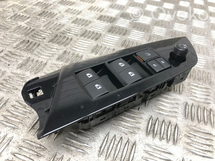 Toyota Prius (XW50) Interruttore di controllo dell’alzacristalli elettrico 8404047070