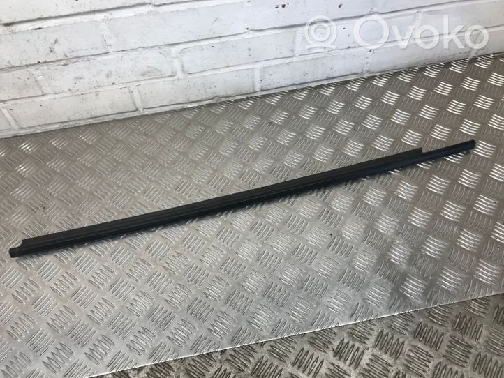 Toyota Yaris Rivestimento modanatura del vetro della portiera anteriore 