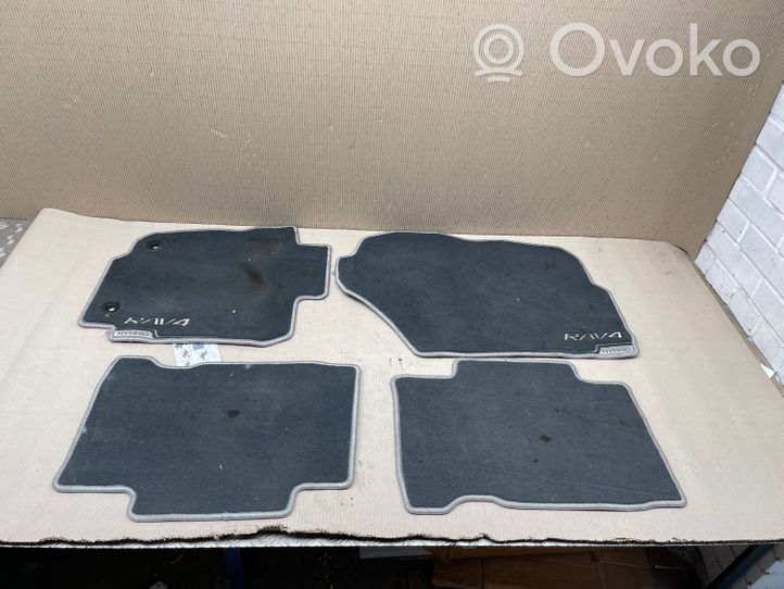 Toyota RAV 4 (XA40) Set di tappetini per auto 