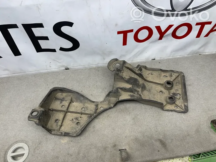 Toyota Prius (XW30) Protezione inferiore del serbatoio del carburante 5762747010