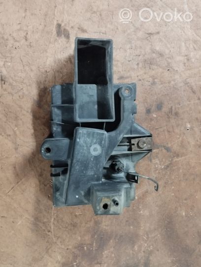 Chrysler Voyager Boîte de batterie 05109648AA