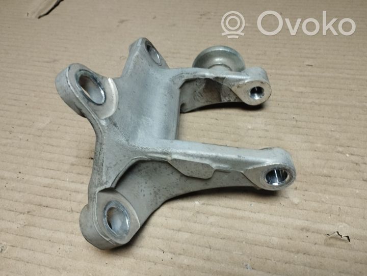 Honda Element Engine mounting bracket SJF98