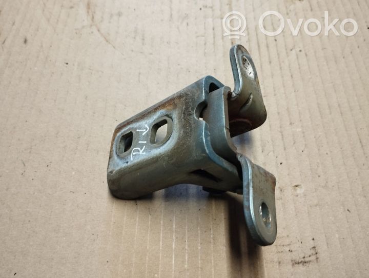 Chrysler Voyager Front door lower hinge 