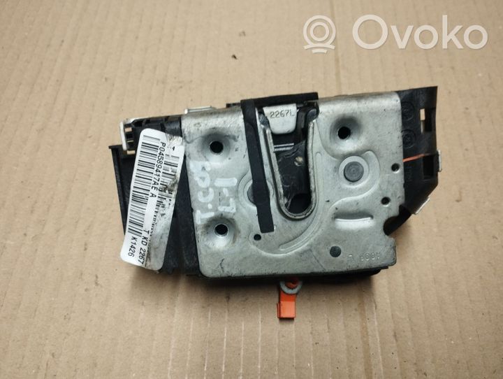 Chrysler Voyager Serrure de porte avant P04589417AE