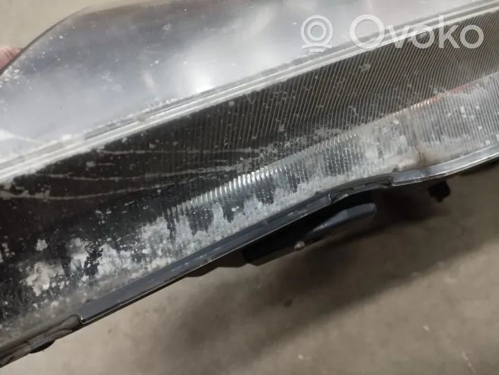 Honda Accord Lampa przednia P2928