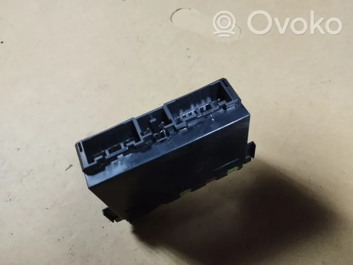 Lexus IS 220D-250-350 Module de fusibles 8921153020