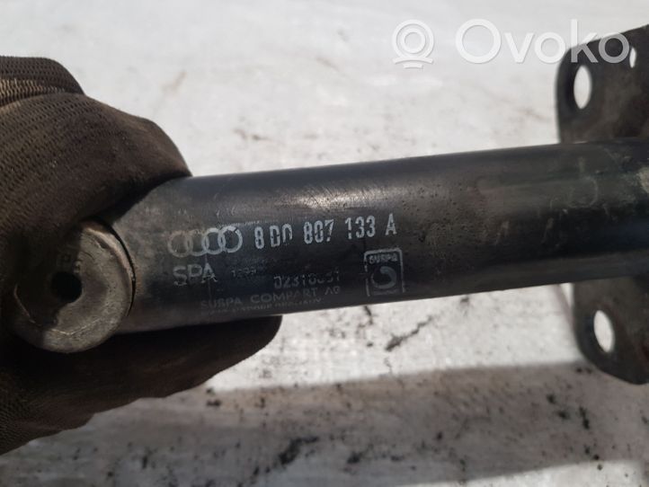 Audi A4 S4 B5 8D Priekinis laikiklis bamperio 8D0807133A