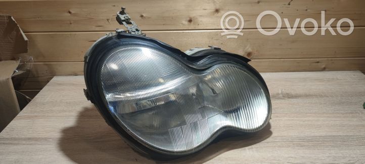 Mercedes-Benz C AMG W203 Lampa przednia 4401136R