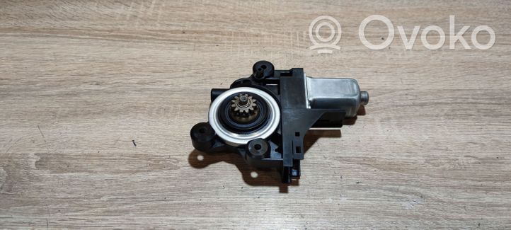 Volvo V50 Moteur de lève-vitre de porte avant 979030100