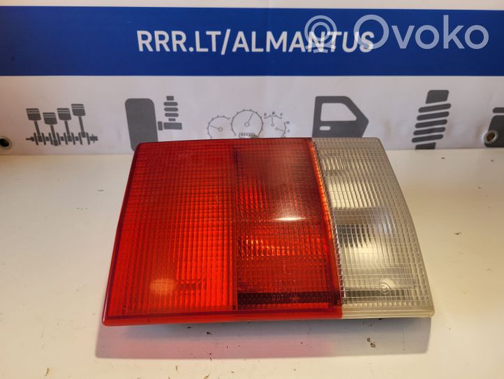 Audi 80 90 S2 B4 Lampy tylnej klapy bagażnika 893945093A