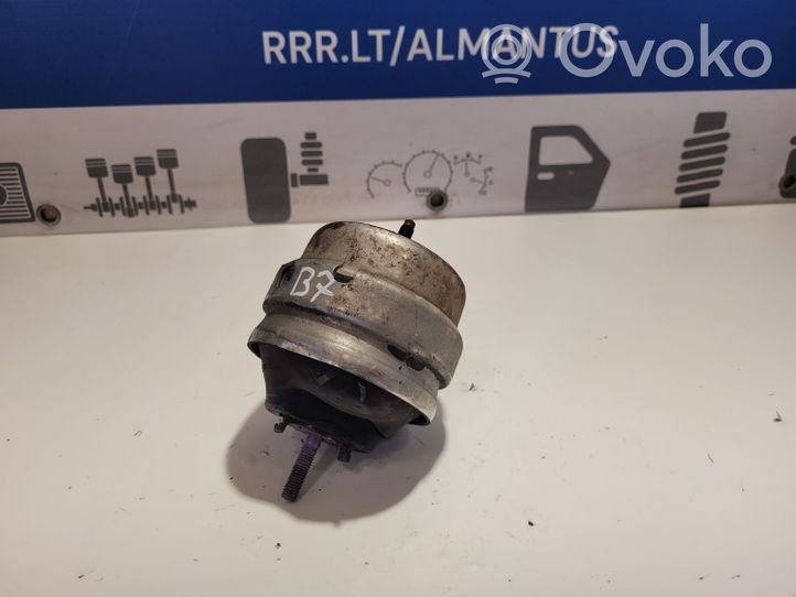 Audi A4 S4 B7 8E 8H Supporto di montaggio del motore 8E0199382K