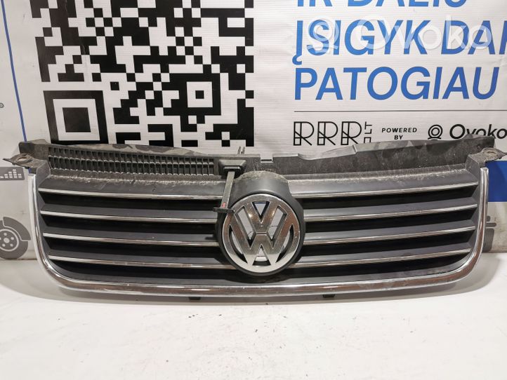 Volkswagen PASSAT B5.5 Etupuskurin ylempi jäähdytinsäleikkö 3B0853651K