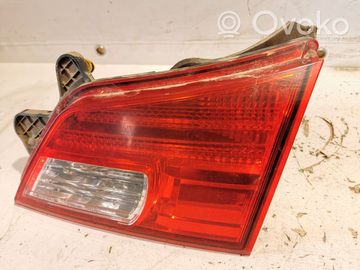 Subaru Legacy Lampy tylnej klapy bagażnika 13220072