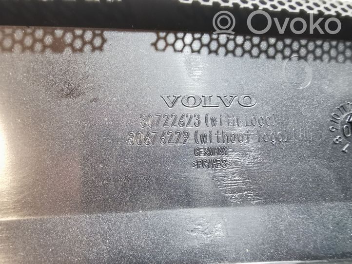 Volvo V70 Maskownica centralnego głośnika deski rozdzielczej 39997041