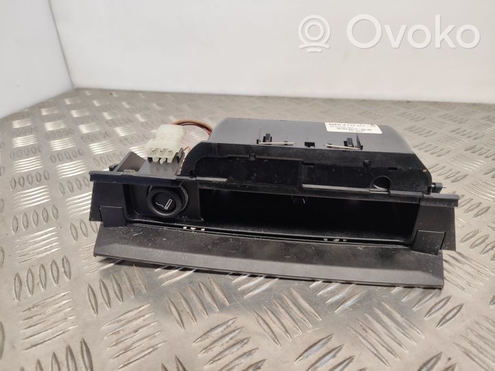 BMW 7 F01 F02 F03 F04 Peleninė panelėje 9119317