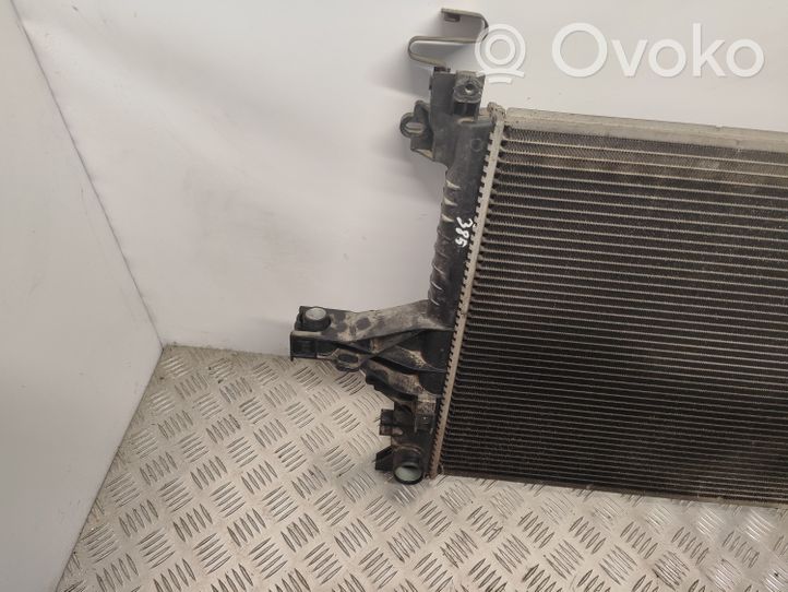 Volvo V70 Radiateur de refroidissement 30714047