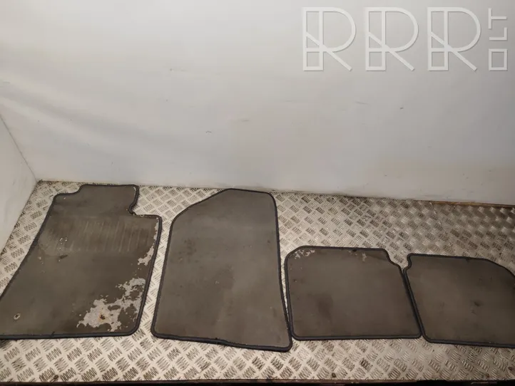 Toyota Avensis T250 Kit tapis de sol auto 