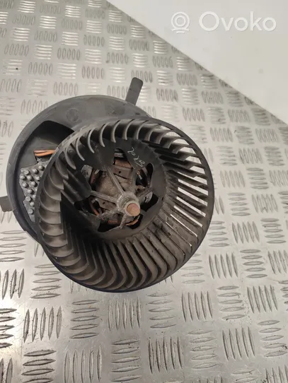 Volkswagen Jetta VI Heater fan/blower 1K1820015M