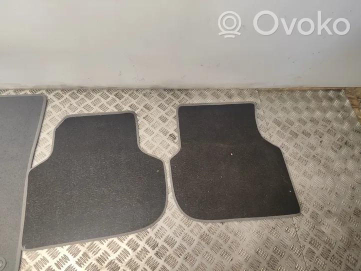 Volkswagen Jetta VI Car floor mat set 