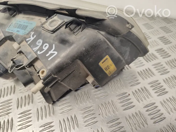 Audi A4 S4 B5 8D Lampa przednia 8D0941003AK