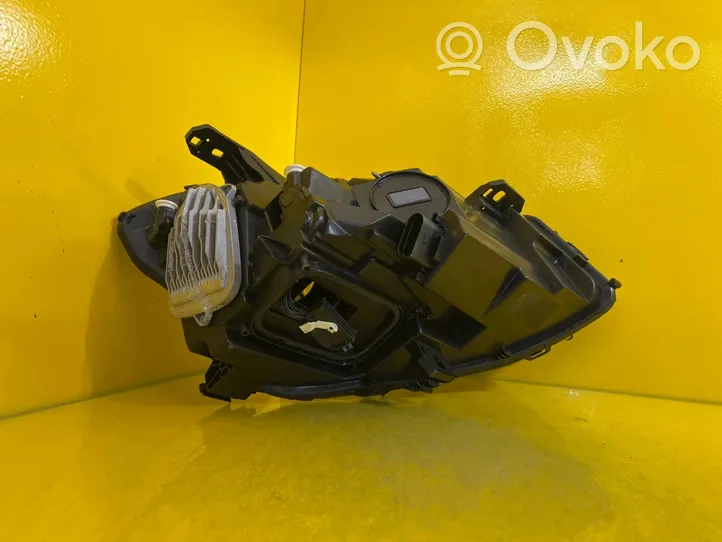 Mercedes-Benz A W176 Lampa przednia A17969068900