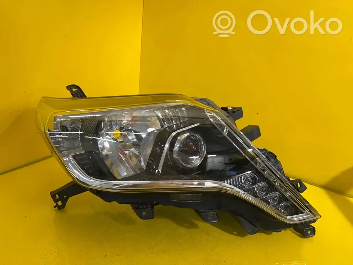 Toyota Land Cruiser (J200) Lampa przednia 81185-60J20