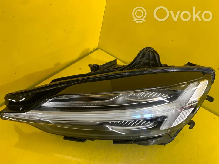 Volvo V60 Lampa przednia 32314148