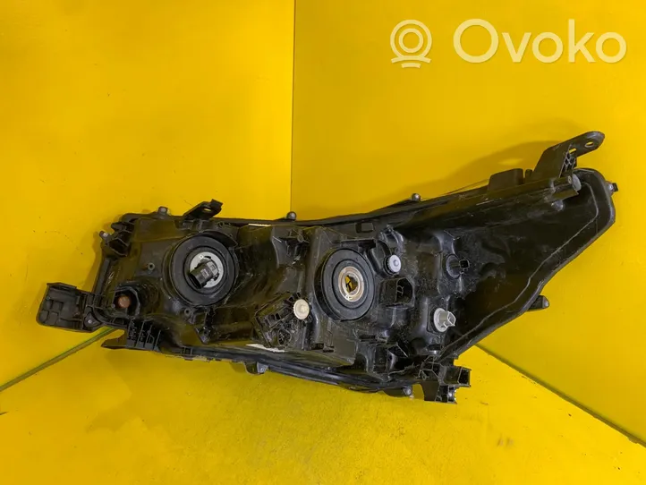 Toyota Hilux VIII Передняя фара 923364040