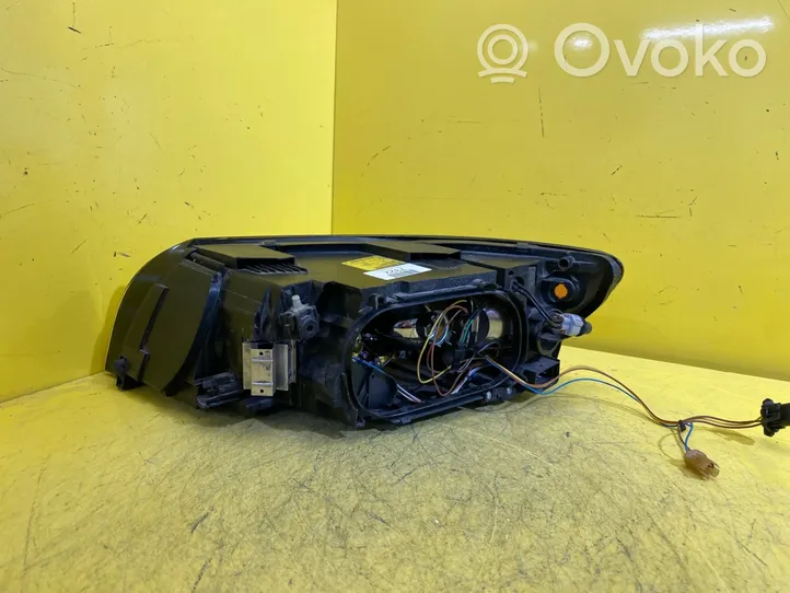 Volvo S40 Lampa przednia 30698649