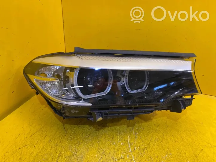 BMW 5 G30 G31 Lampa przednia 1572