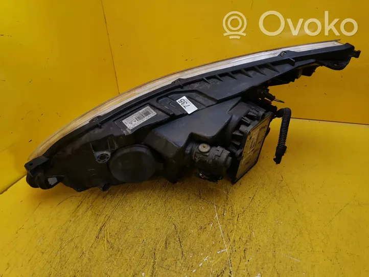 Citroen C4 I Lampa przednia 735