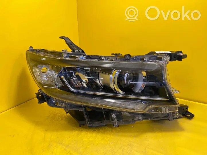 Toyota Land Cruiser (J150) Lampa przednia 85661-28011