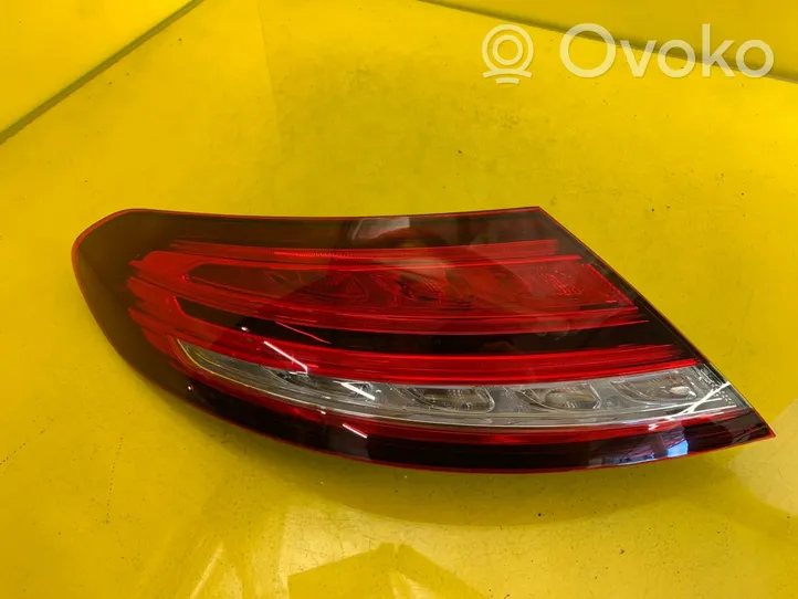 Mercedes-Benz C W205 Luz trasera/de freno A2059062905