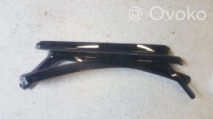 Peugeot 5008 Front door wind deflector 