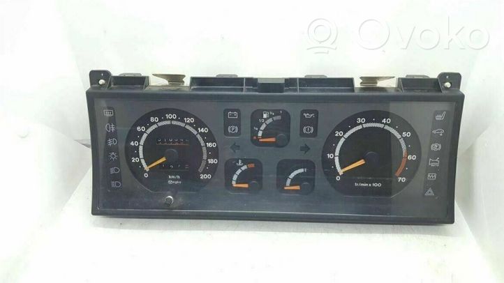 Renault Espace I Compteur de vitesse tableau de bord 6025008351