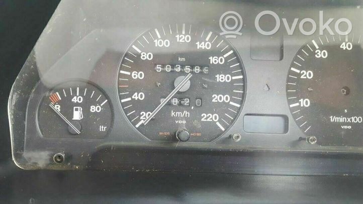 Audi 100 200 5000 C3 Tachimetro (quadro strumenti) 81117466