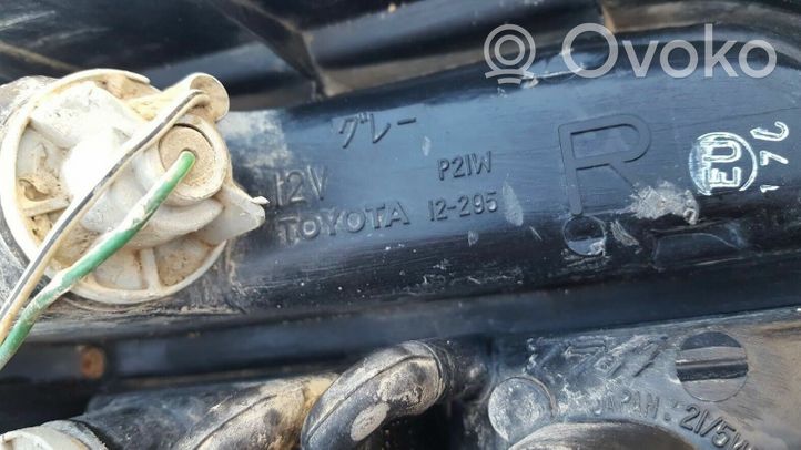 Toyota Corolla E100 Задний фонарь в кузове 12295R