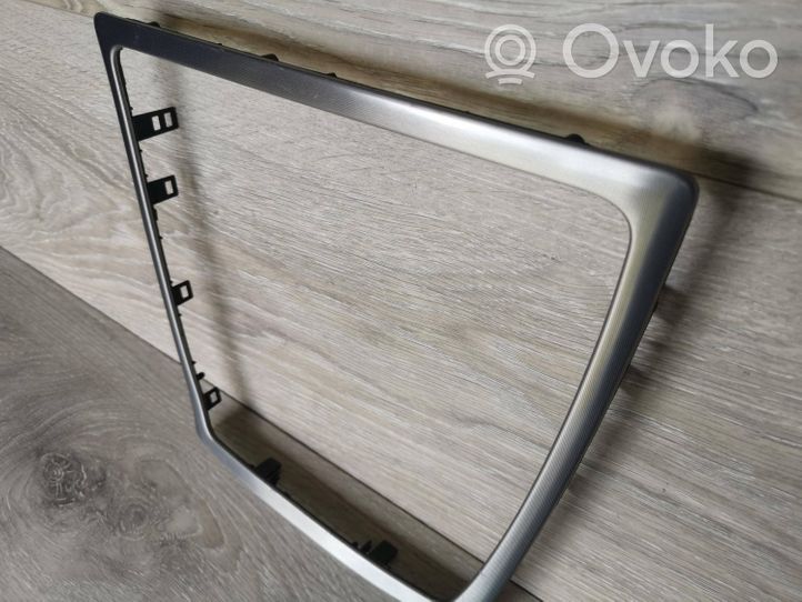 Volvo V70 Ilmastointi-/lämmityslaitteen säätimen kehys 30672110