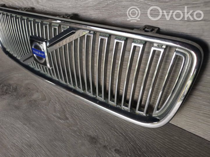 Volvo V70 Augšējais režģis 08693346