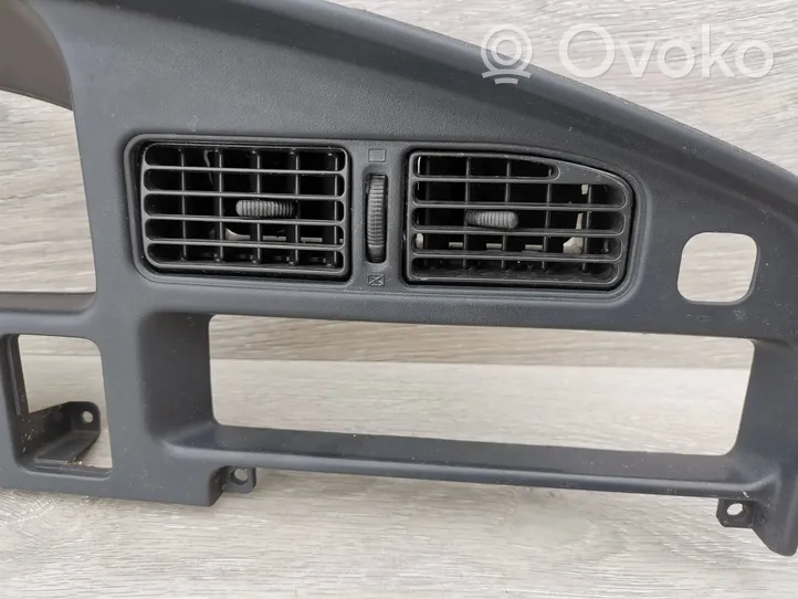 Subaru Legacy Cornice cruscotto 