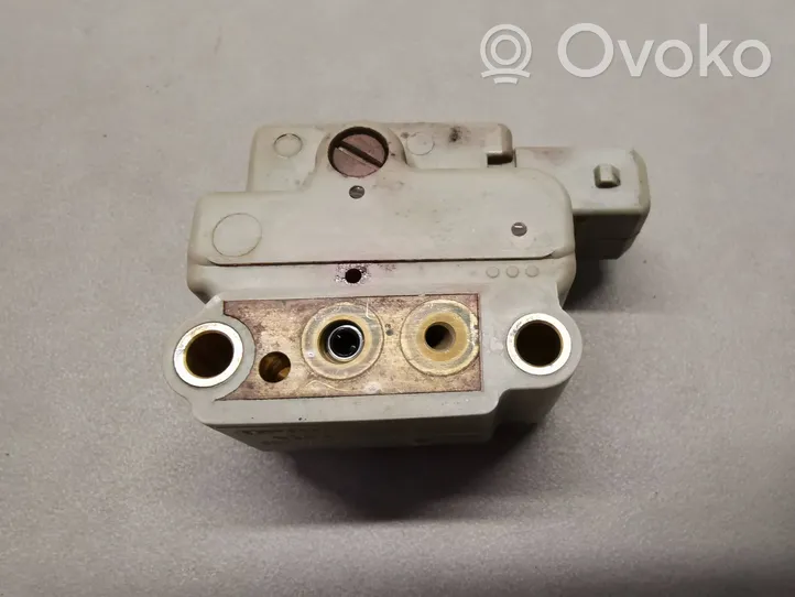 Audi 80 90 B3 Regulator ciśnienia paliwa 2437020005