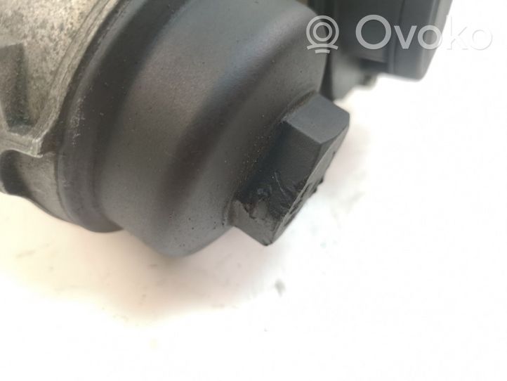 Volvo V70 Supporto di montaggio del filtro dell’olio 30677920