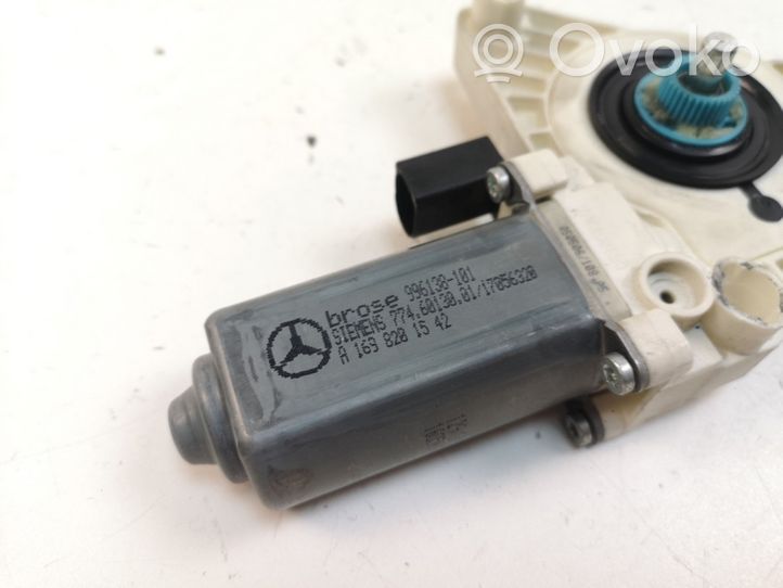 Mercedes-Benz A W169 Motorino alzacristalli della portiera anteriore A1698201542