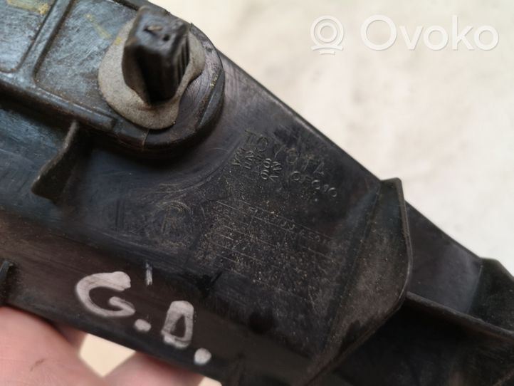 Toyota Corolla Verso AR10 Soporte de montaje del parachoques trasero 525620F010